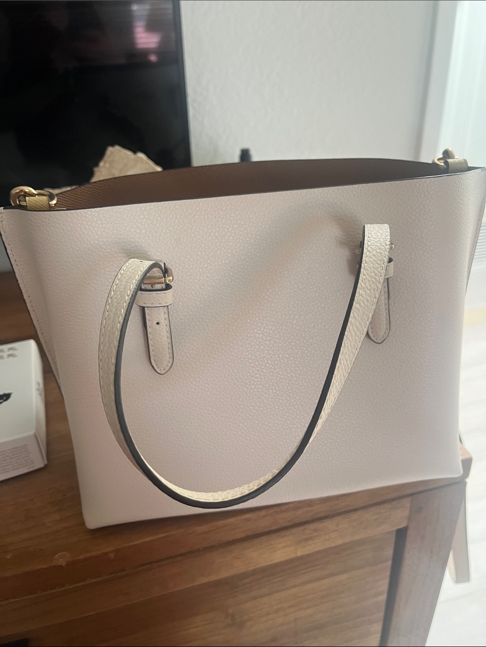 Coach White Pebbled Leather Structured Tote with Gold Hardware - Picture 3 of 8